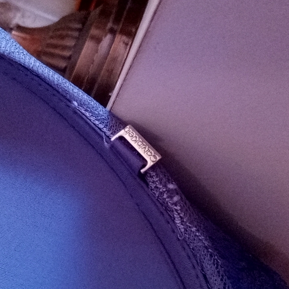 •Wirefree Two-Way Convertible Calvin Klein Bralet - Picture 4 of 13